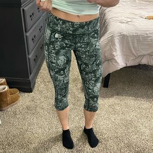 Northface Flashdry workout Capris size M